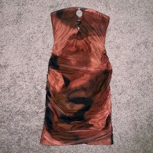 Elegant Strapless Dress in Brown and Black